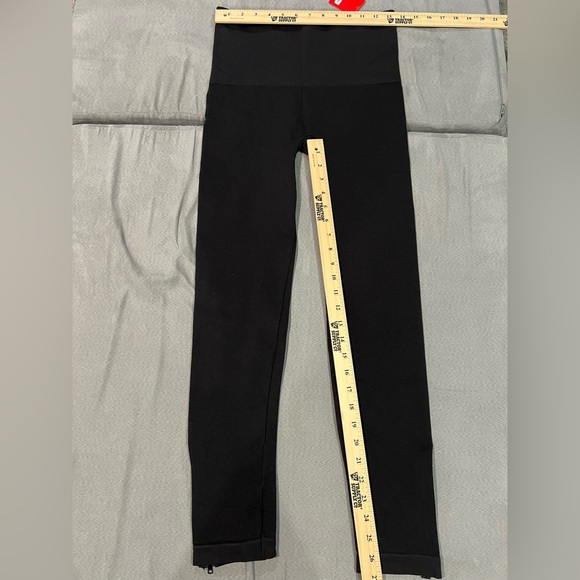 SPANX by Sara Blakely Black Textured Leggings NWT size XL - Picture 5 of 5